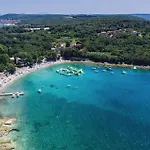 Beautiful In Πούλα